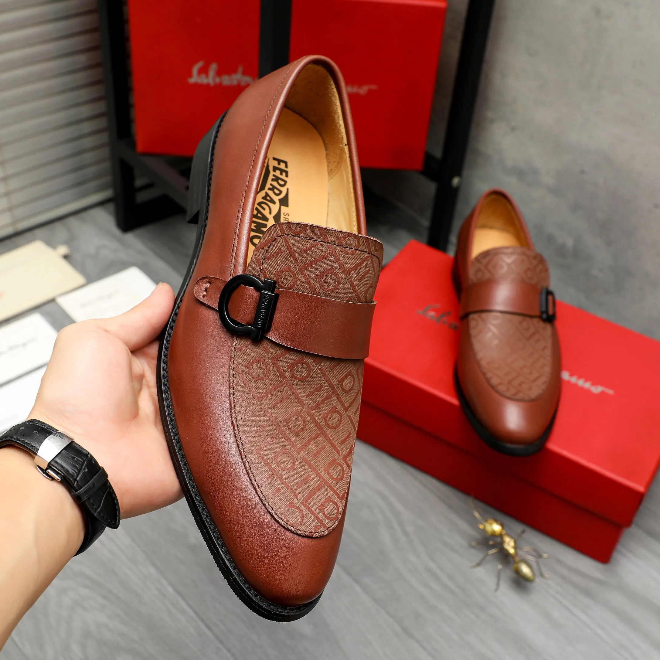 Men's men's shoes💰460 Product trademark: Ferragamo "Ferragamo" business slip-on leather shoes Regular size: 39-44 Product materials: Selected high-quality cowhide upper, cowhide lining, original outsole